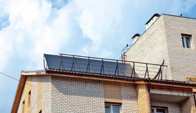 Солнечные коллекторы Logasol SKS 4.0-s на крыше энергоэффективного дома