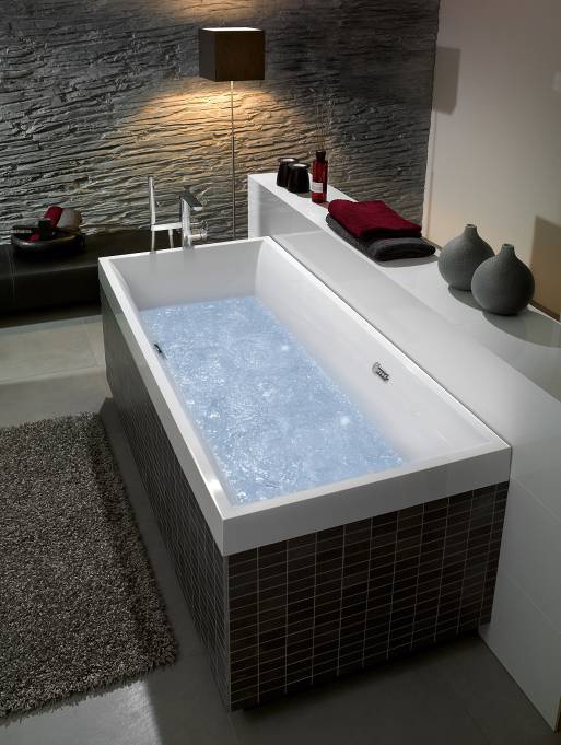 Гидромассажная система открывает новые возможности для релаксации в ванной комнате в домашних условиях.