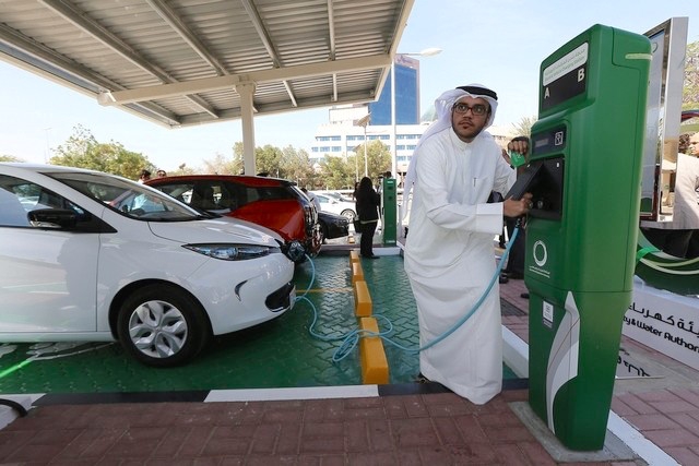 В ОАЭ запустят сеть бесплатных зарядных станций для электромобилей