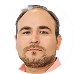 Портрет: мужчины в костюме на нейтральном фоне — менеджера по сервисному сопровождению продаж