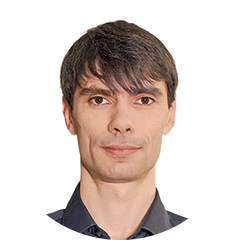 Сергей Соловьёв, руководитель отдела развития группы Гермес: темноволосый мужчина с чёлкой, серьёзный взгляд
