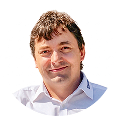 Сергей Турута, руководитель технического департамента Термекс ГазПро: улыбающийся мужчина с кудрявыми каштановыми волосами