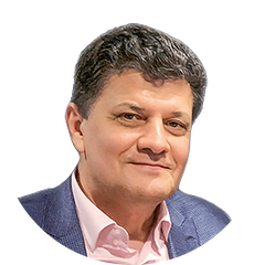 Алексей Торопов, профессор, глава завода Ардерия: мужчина с тёмными волнистыми волосами и лёгкой улыбкой