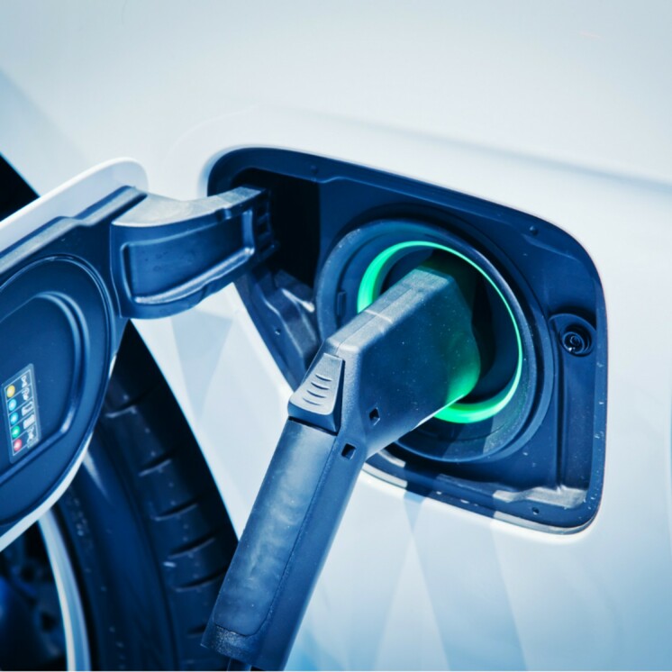 Цена зарядки электромобиля в Великобритании выросла на 42%