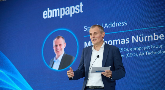 Томас Нюрнбергер выступает на открытии Air Technology Hub ebm-papst в Малайзии