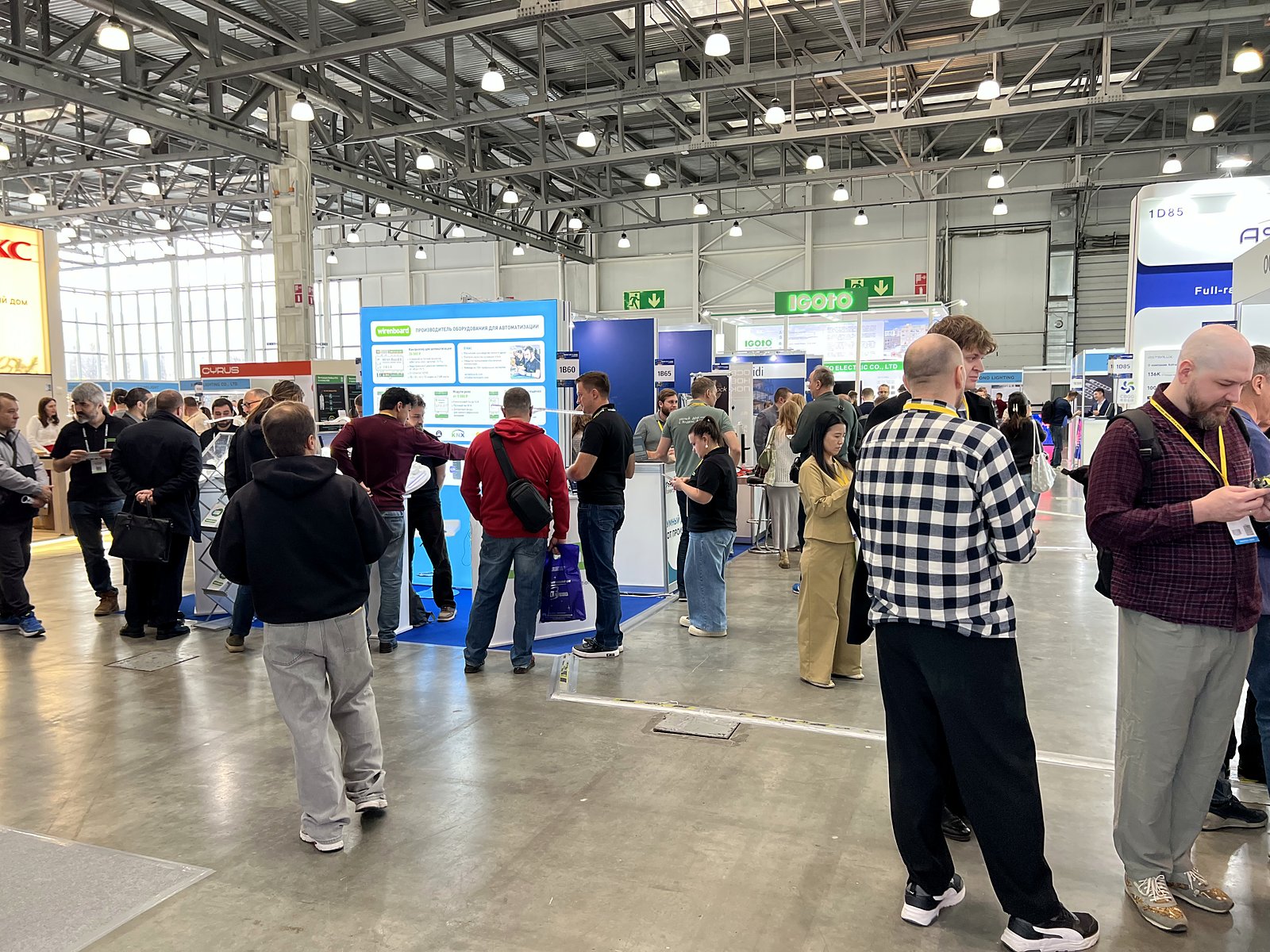 Павильон 1 в первые часы работы выставки. Smart City & Home 2026